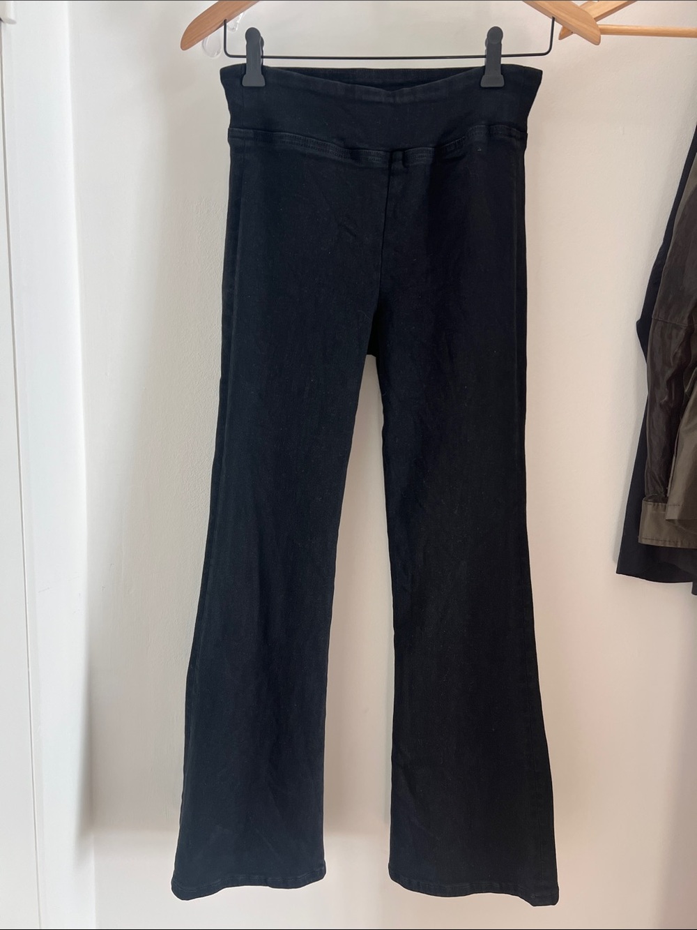 Frame Amazing thick black cotton stretch heavy bell pants size XS 1 great!